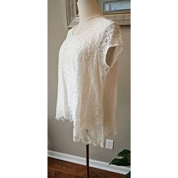 Karen Kane Floral Lace Shark Bite Hem Top Women Size M White Pull On Relaxed Fit - Picture 2 of 5